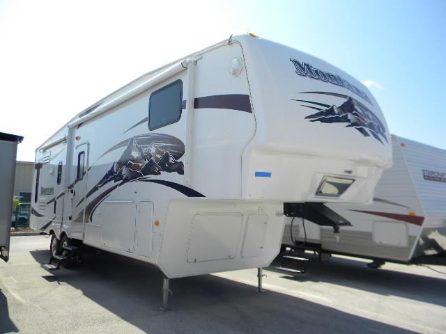 Used 2009 Keystone Montana 3075RL Fifth Wheel For Sale